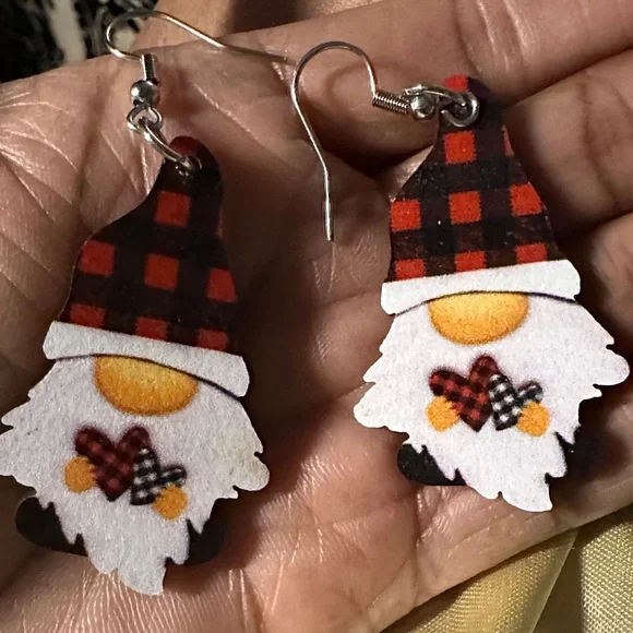Charming Gnome Plaid Earrings - Picture 2 of 7